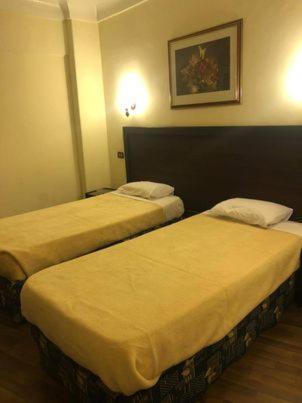 Horreya Hotel Kairo Bagian luar foto