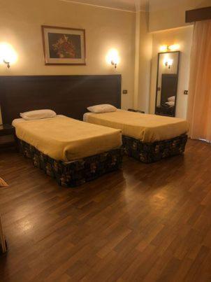 Horreya Hotel Kairo Bagian luar foto